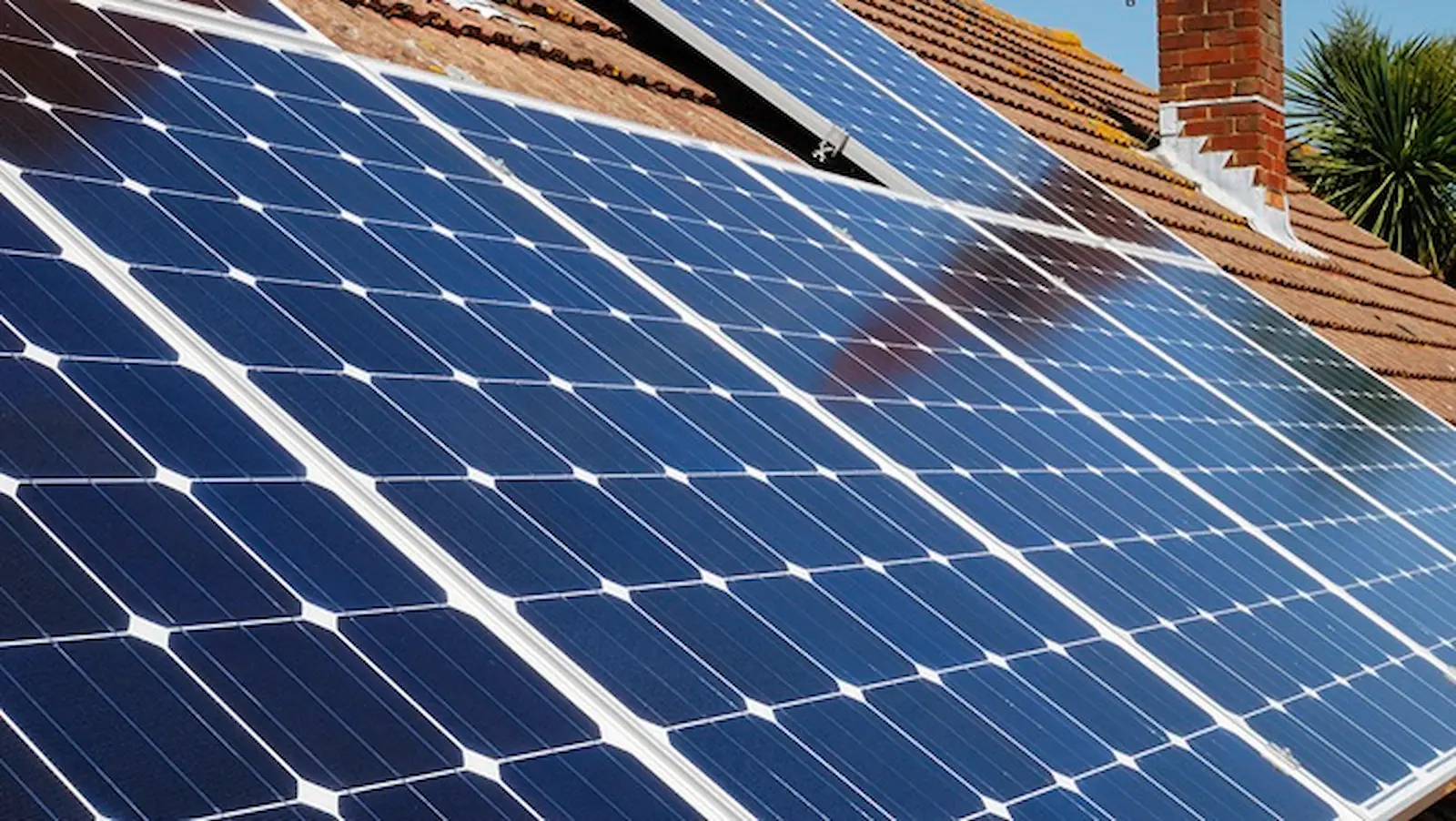 Installation photovoltaïque observée par drone