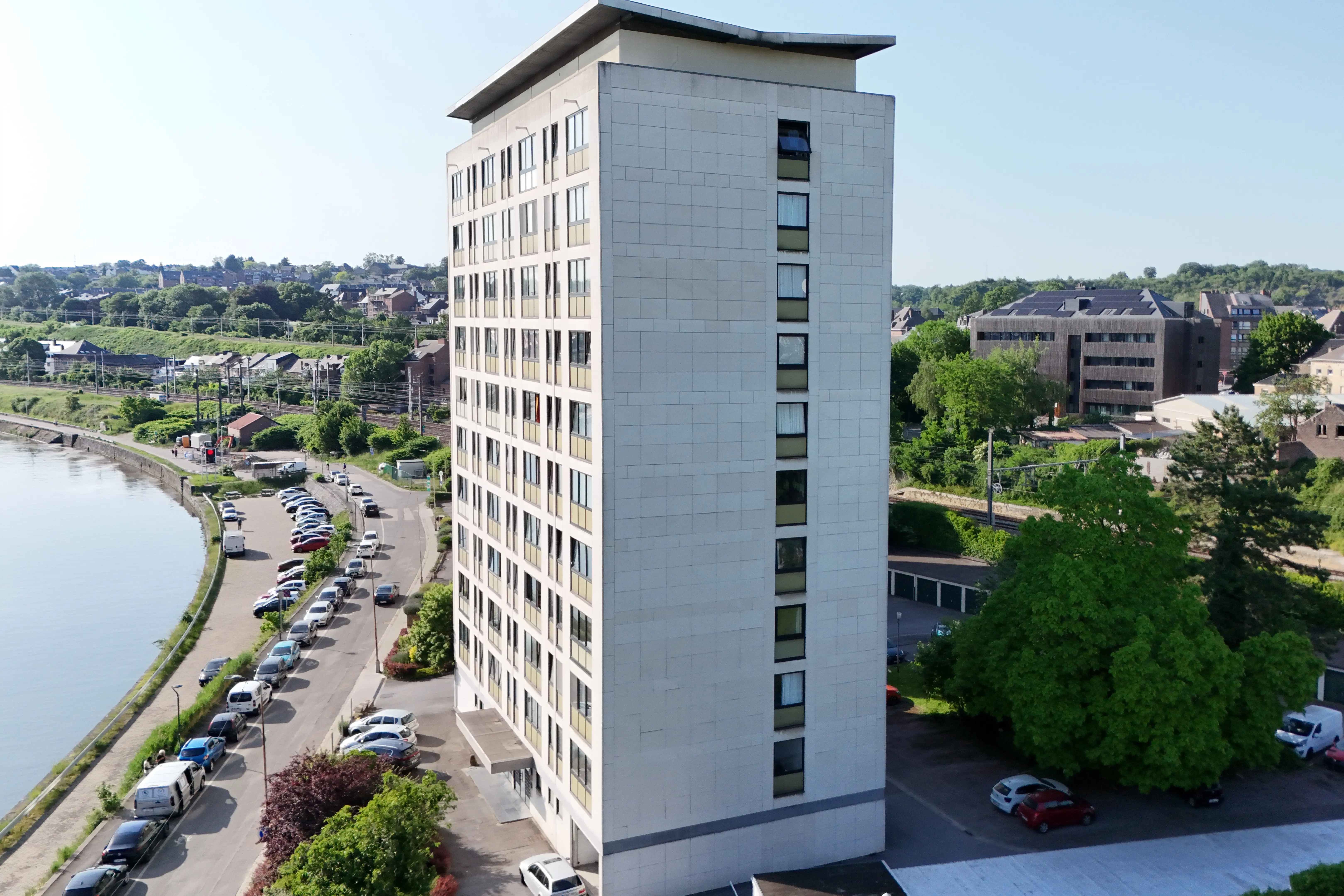 Immeuble en copropriété observé par drone